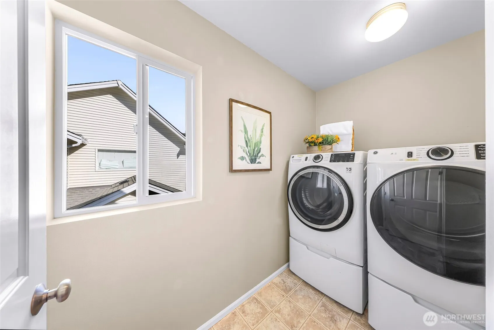 319 196th Place SW #102, Lynnwood, WA 98036