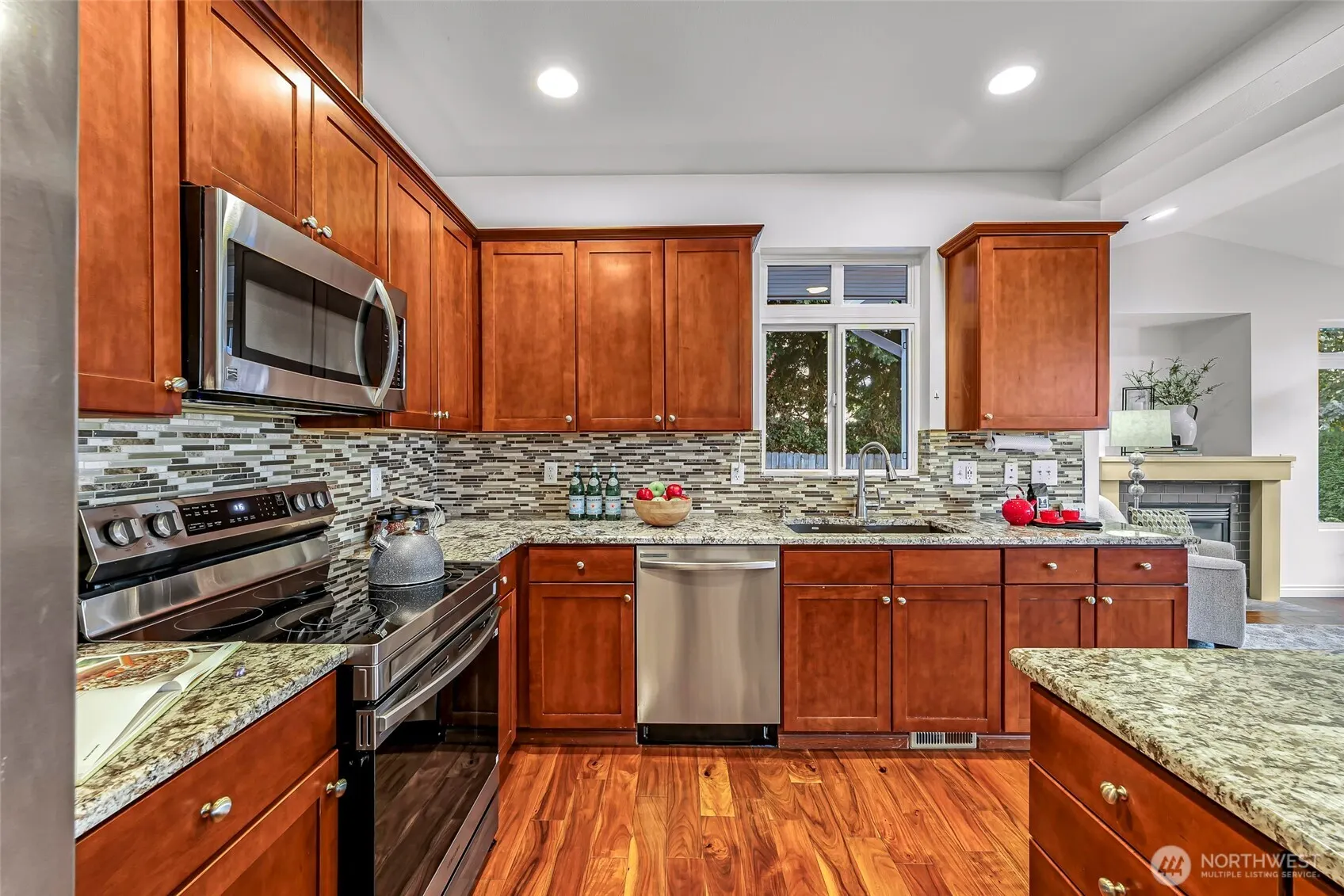319 196th Place SW #102, Lynnwood, WA 98036