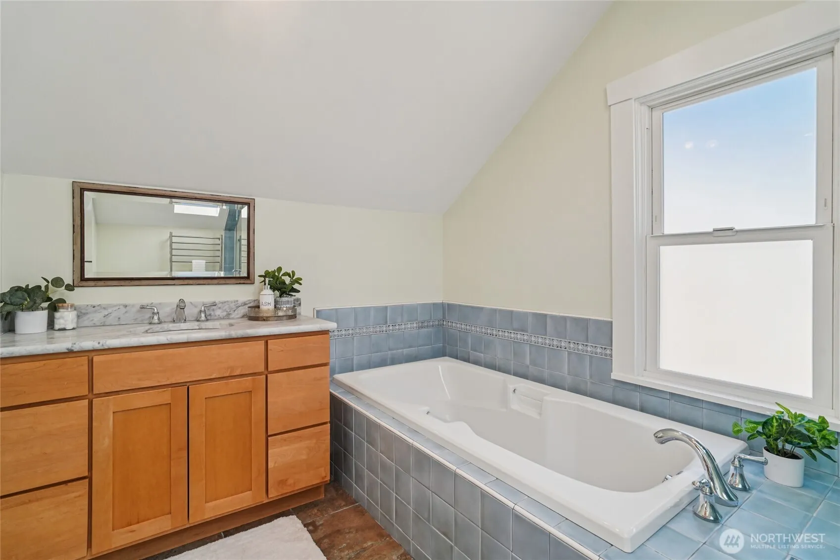 4714 4th Avenue NE, Seattle, WA 98105