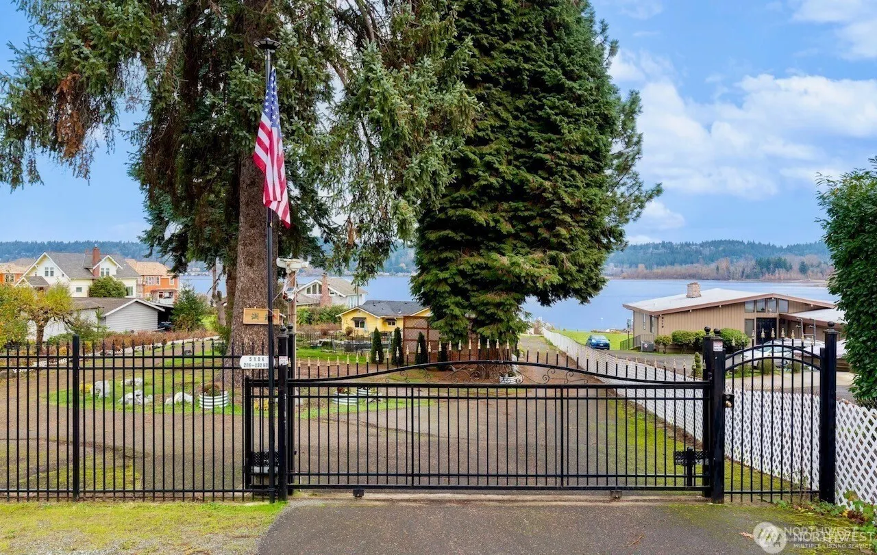 5104 NW Sammamish Road , Issaquah, WA 98027
