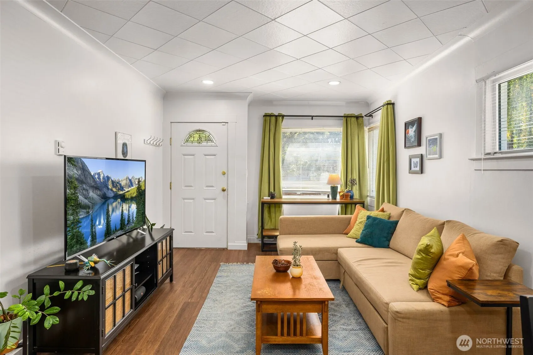 4208 S Genesee Street , Seattle, WA 98118