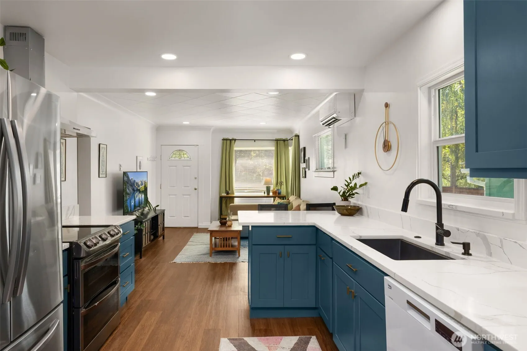 4208 S Genesee Street , Seattle, WA 98118