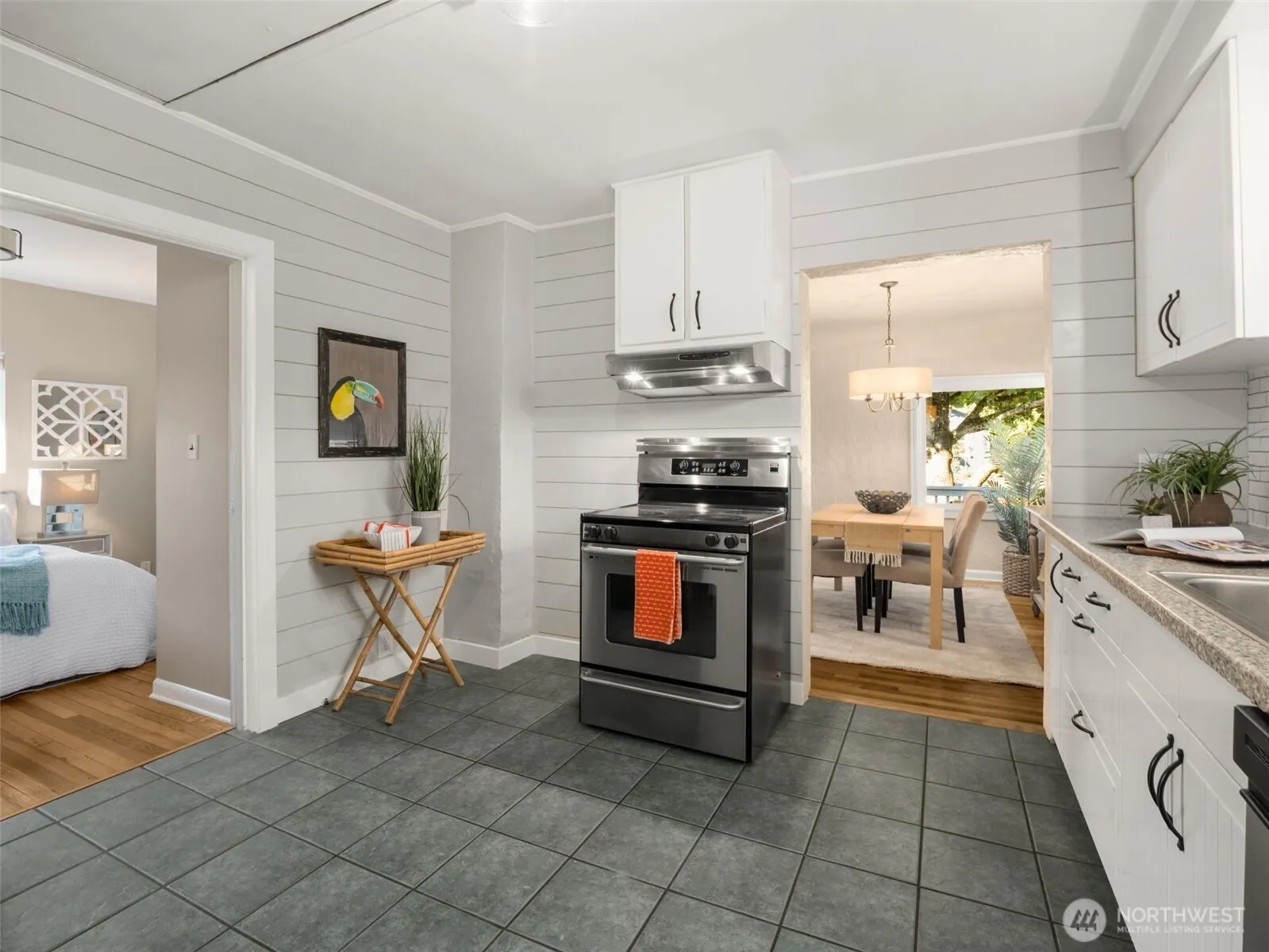 9046 9th Avenue SW, Seattle, WA 98106