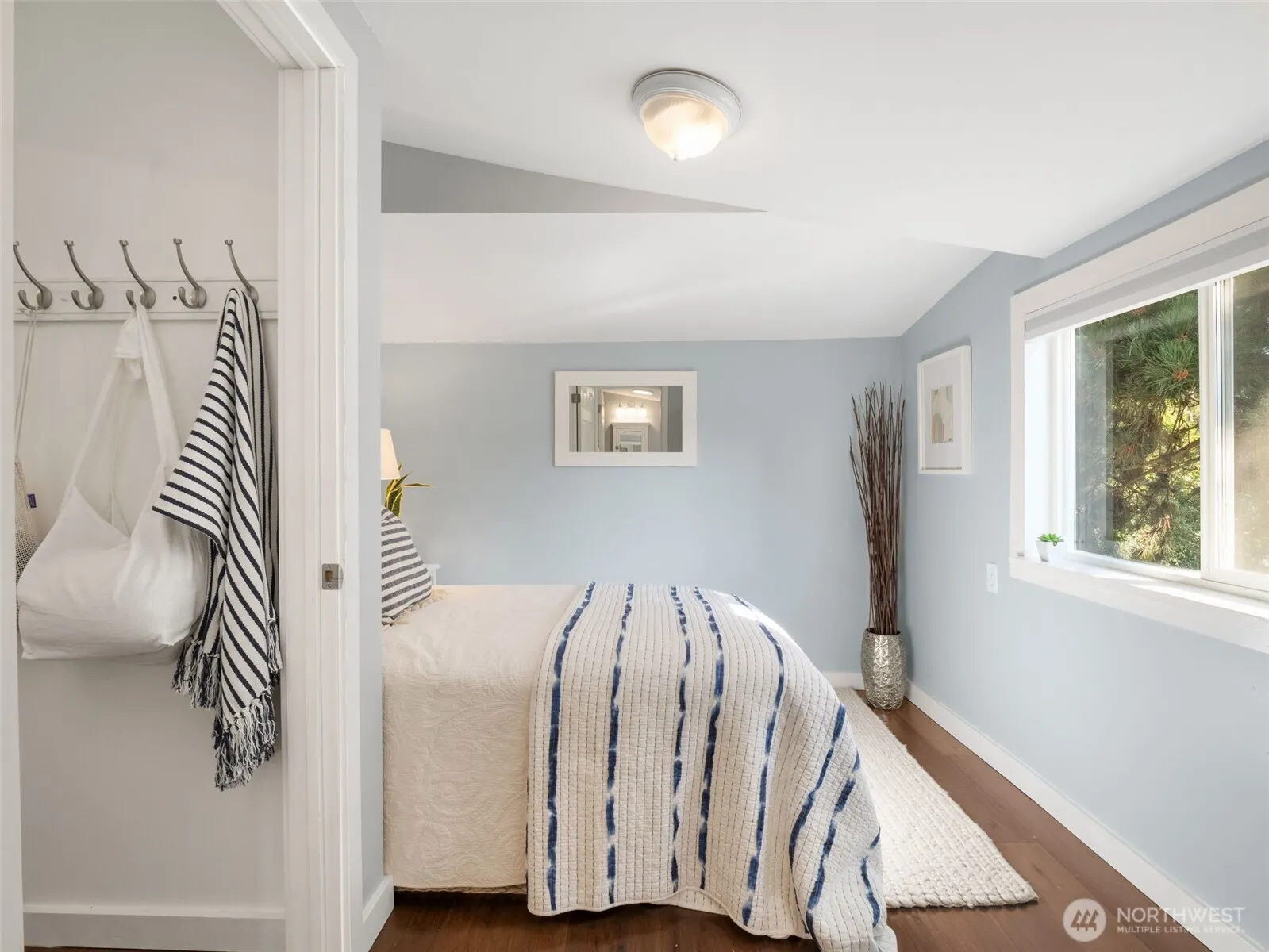 9046 9th Avenue SW, Seattle, WA 98106
