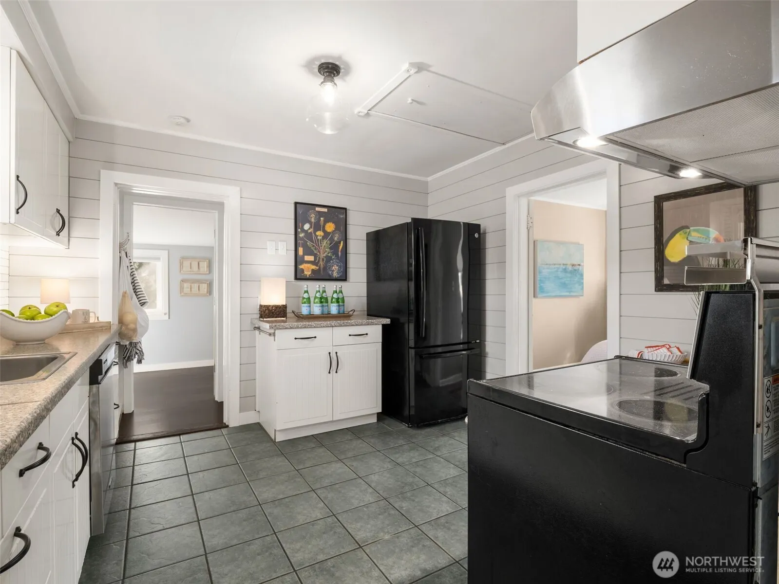 9046 9th Avenue SW, Seattle, WA 98106
