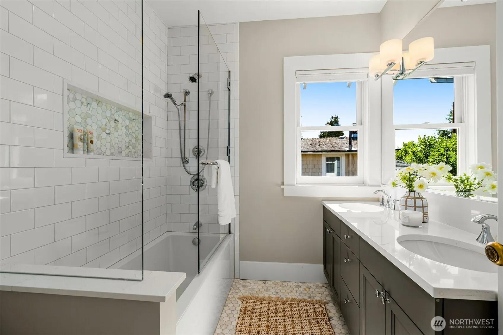 1819 2nd Avenue N, Seattle, WA 98109