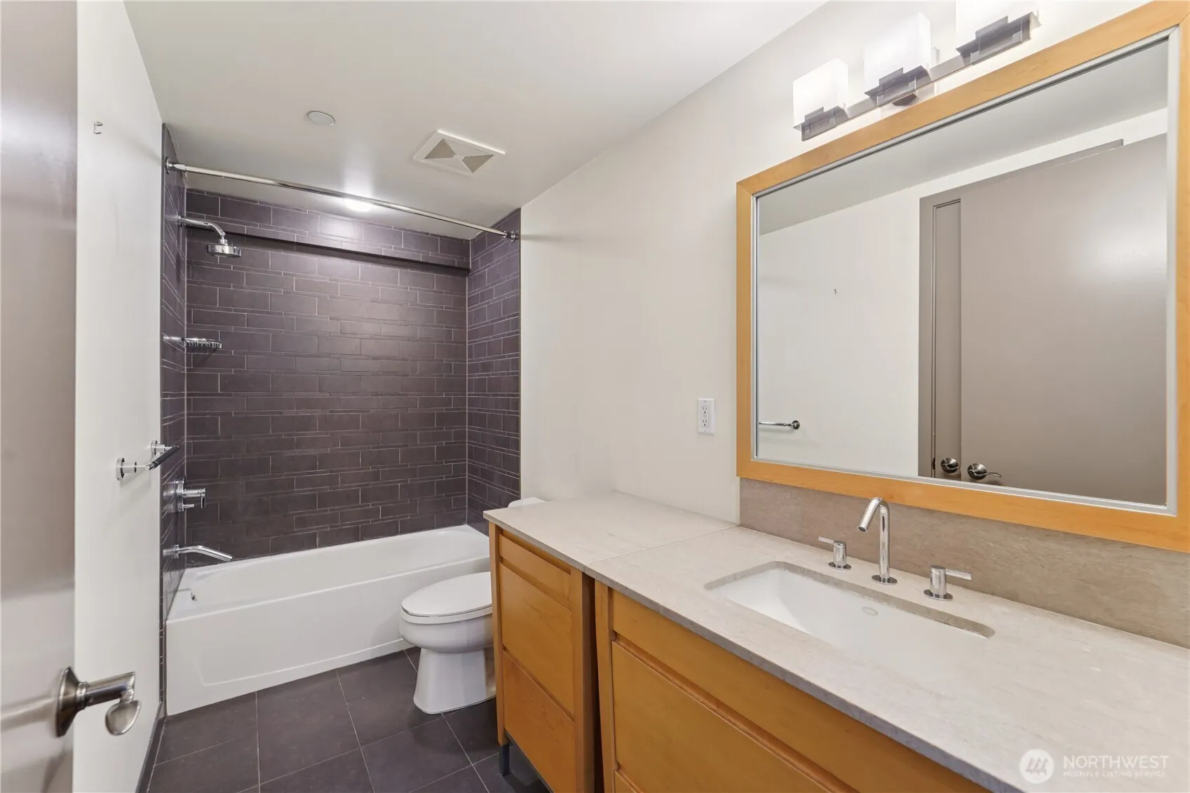 2033 2nd Avenue #400, Seattle, WA 98121