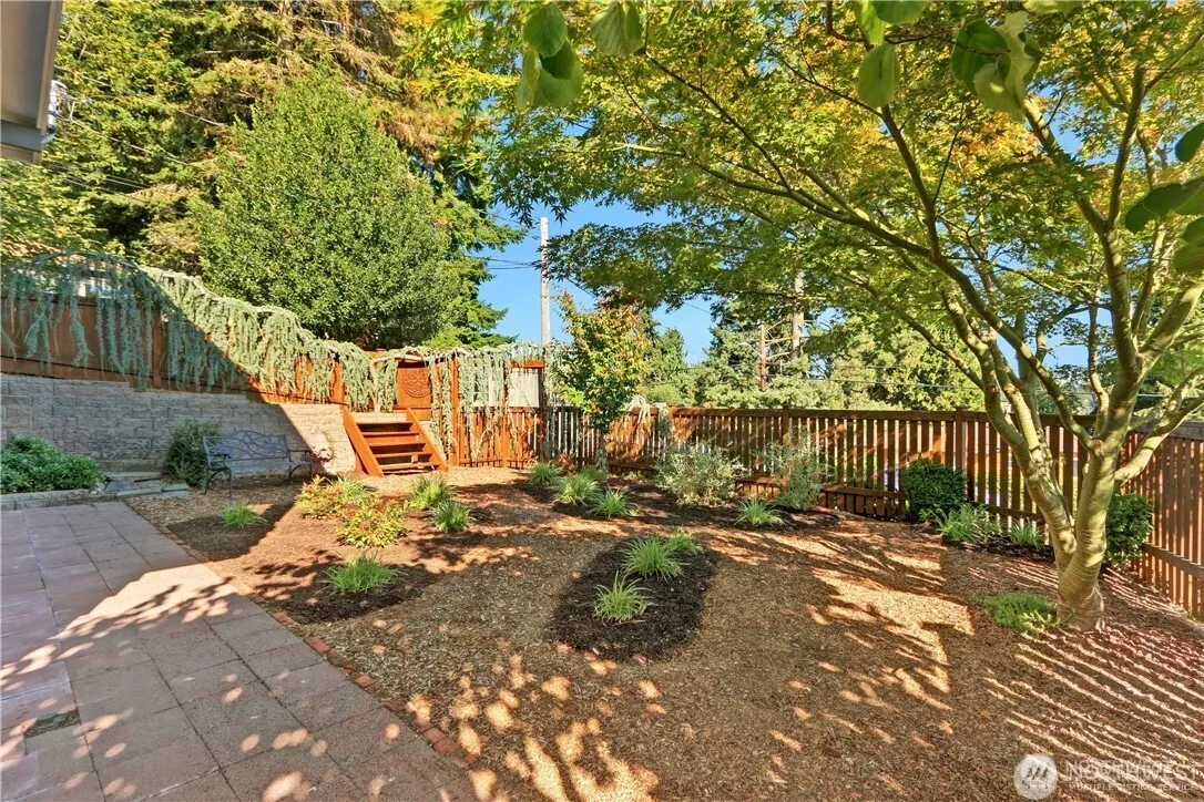 3215 NE 103rd Street , Seattle, WA 98125-7820