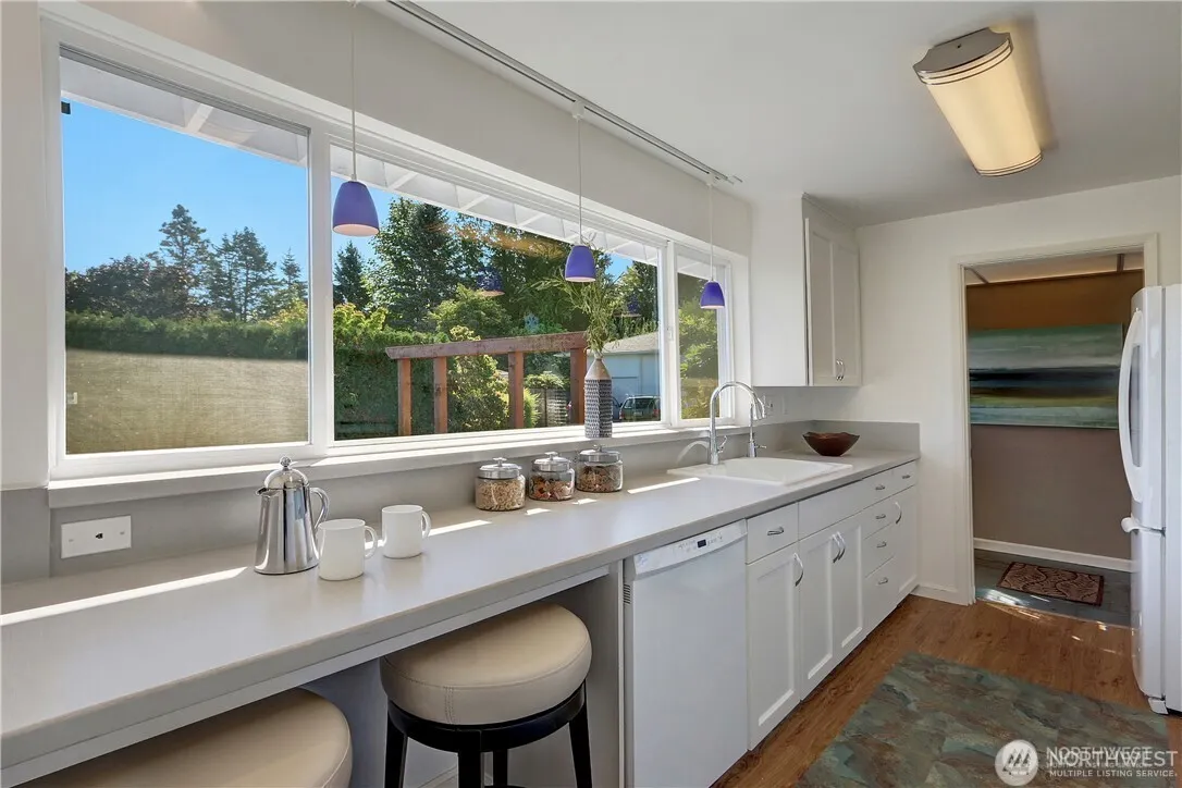 3215 NE 103rd Street , Seattle, WA 98125-7820