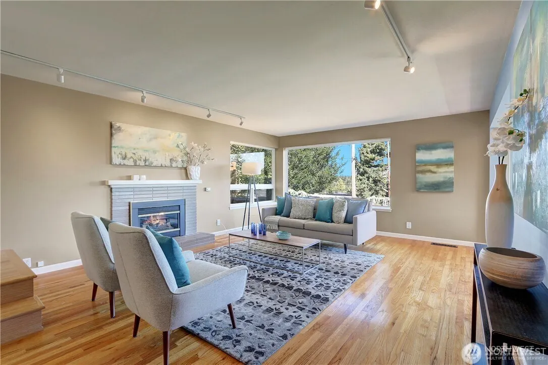 3215 NE 103rd Street , Seattle, WA 98125-7820