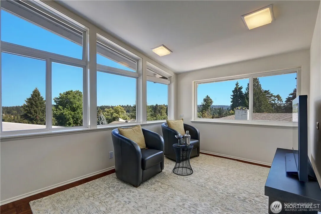 3215 NE 103rd Street , Seattle, WA 98125-7820