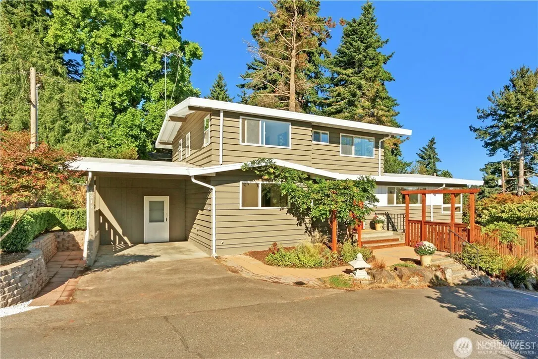 3215 NE 103rd Street , Seattle, WA 98125-7820