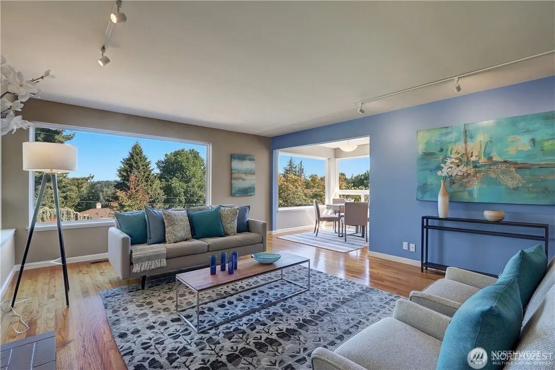 3215 NE 103rd Street , Seattle, WA 98125-7820
