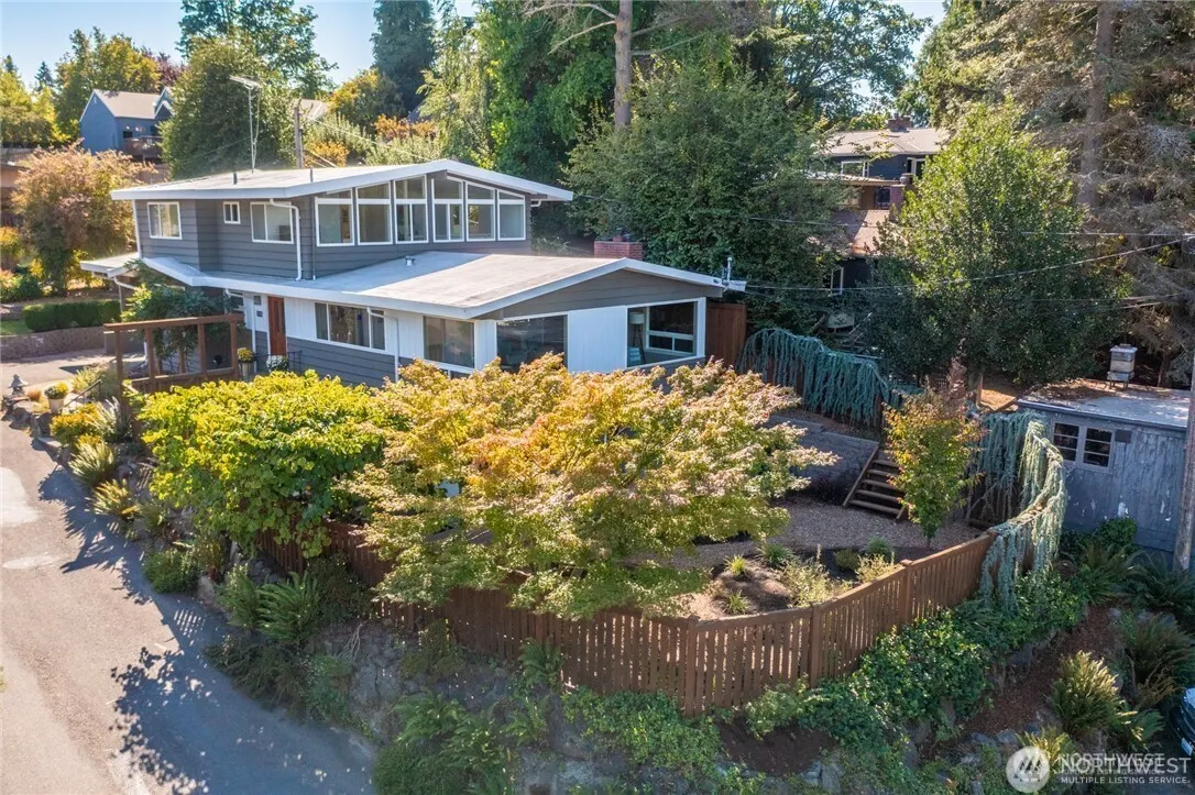 3215 NE 103rd Street , Seattle, WA 98125-7820