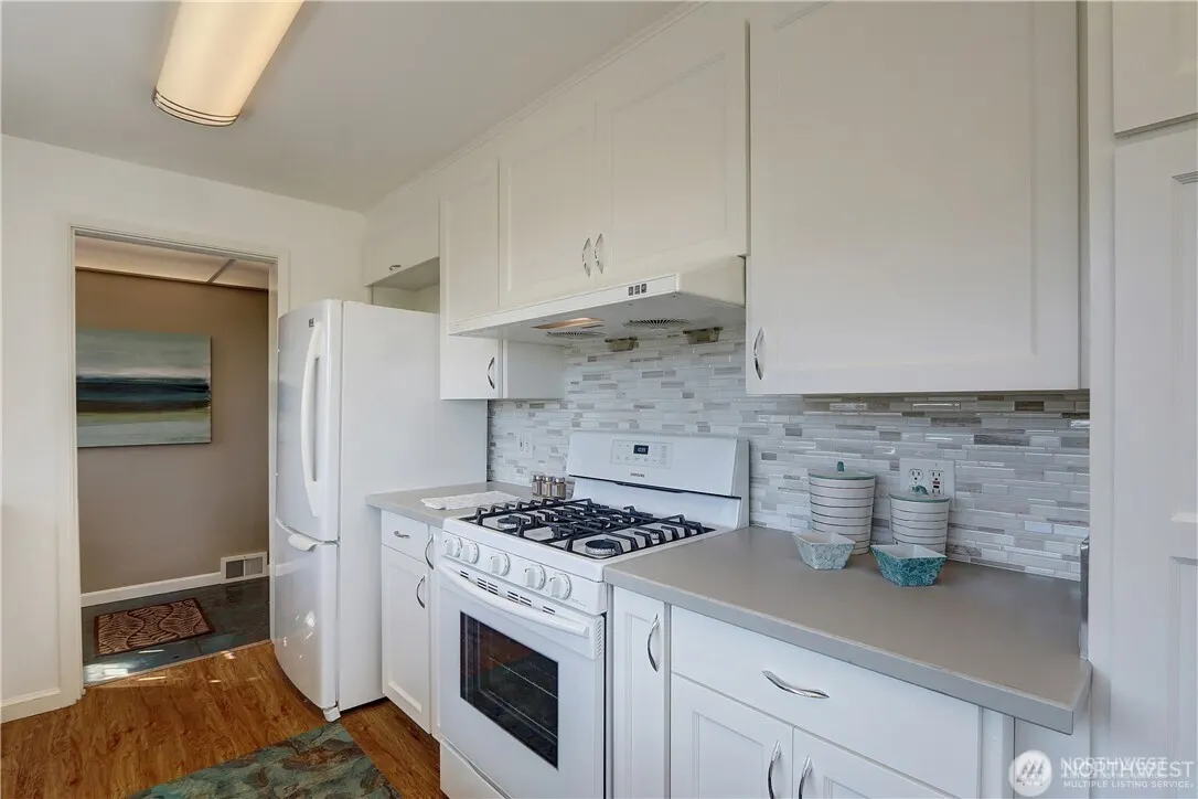 3215 NE 103rd Street , Seattle, WA 98125-7820