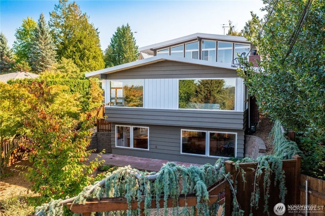 3215 NE 103rd Street , Seattle, WA 98125-7820