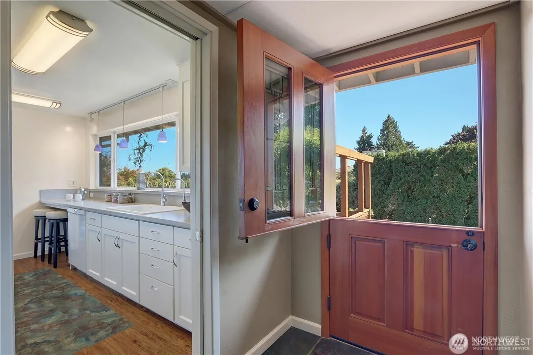 3215 NE 103rd Street , Seattle, WA 98125-7820