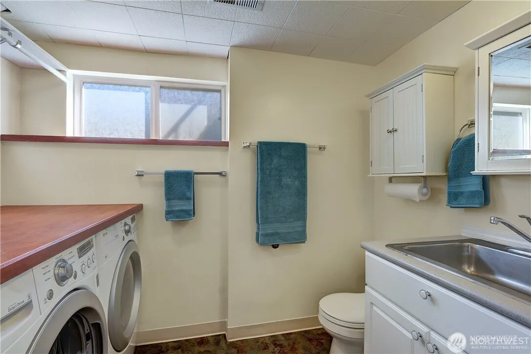 3215 NE 103rd Street , Seattle, WA 98125-7820