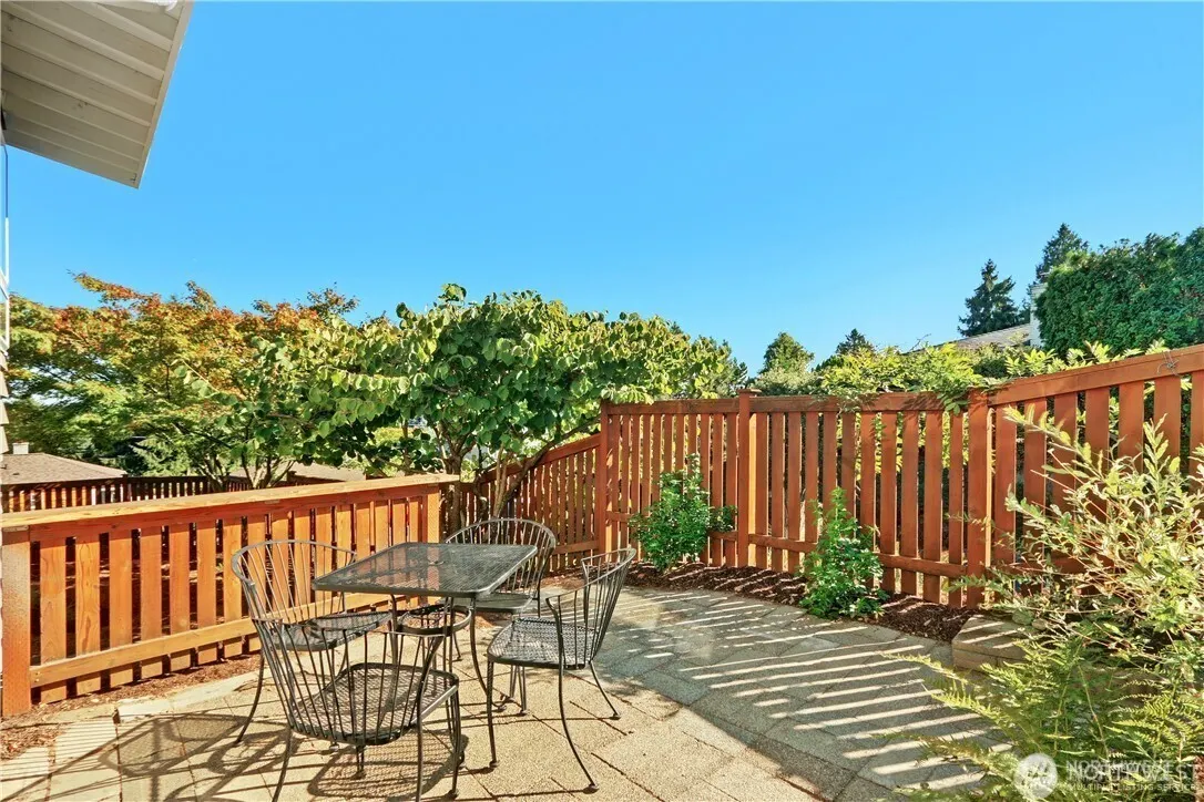3215 NE 103rd Street , Seattle, WA 98125-7820