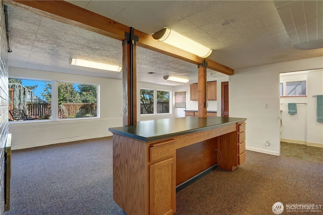 3215 NE 103rd Street , Seattle, WA 98125-7820