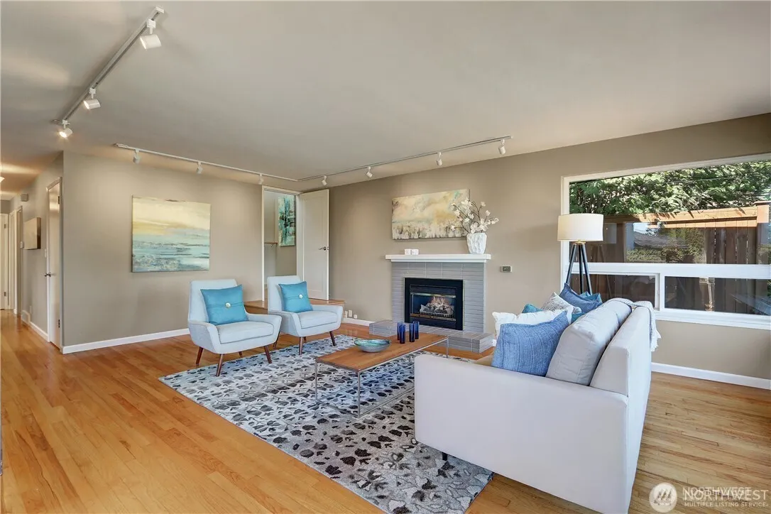 3215 NE 103rd Street , Seattle, WA 98125-7820