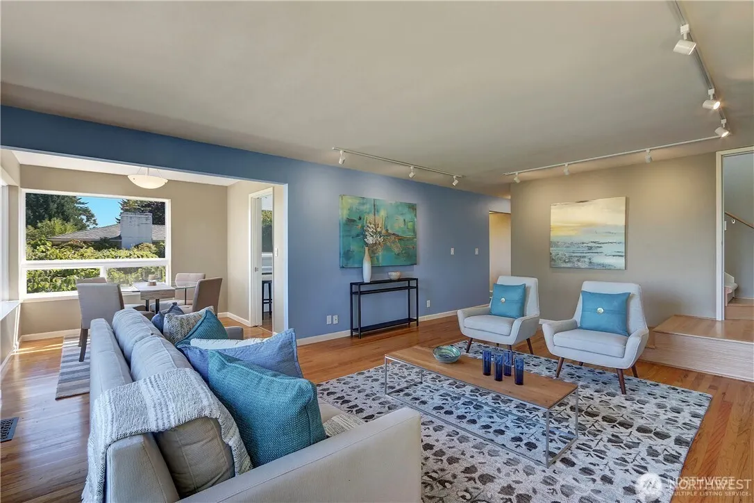 3215 NE 103rd Street , Seattle, WA 98125-7820