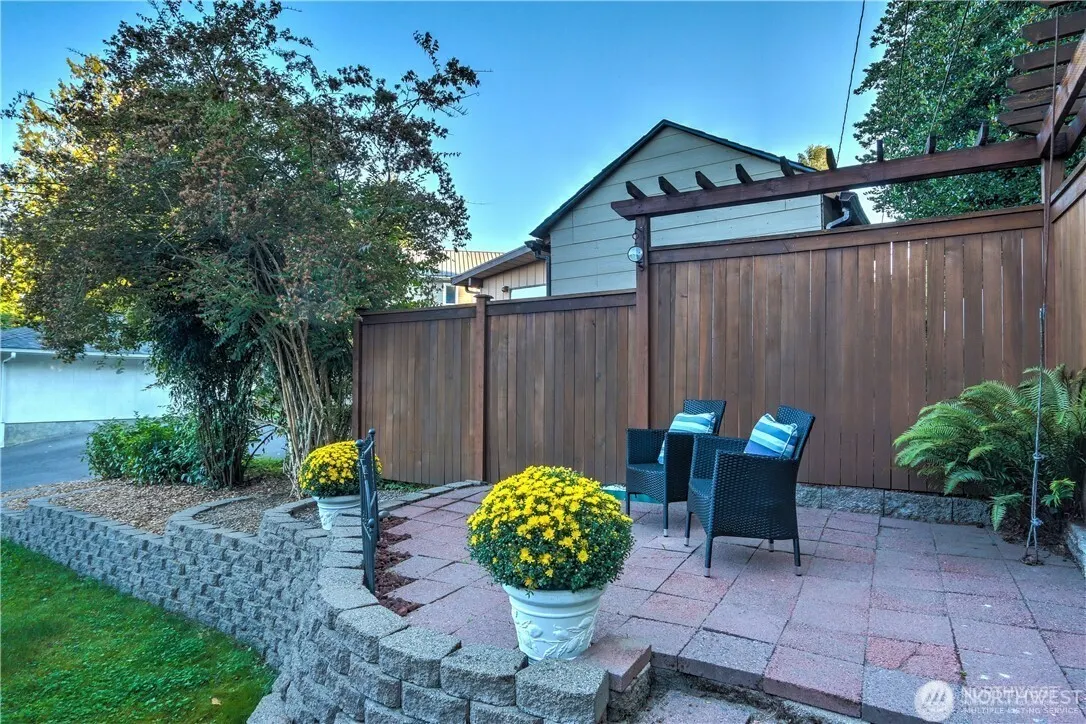 3215 NE 103rd Street , Seattle, WA 98125-7820