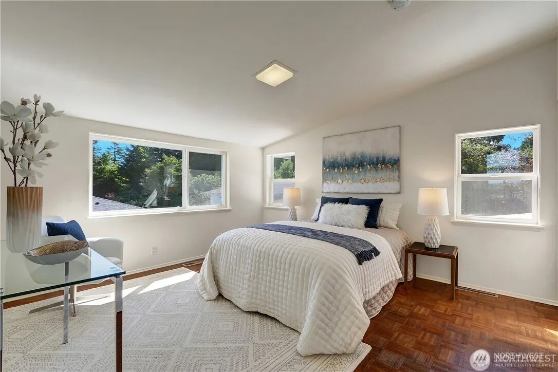 3215 NE 103rd Street , Seattle, WA 98125-7820