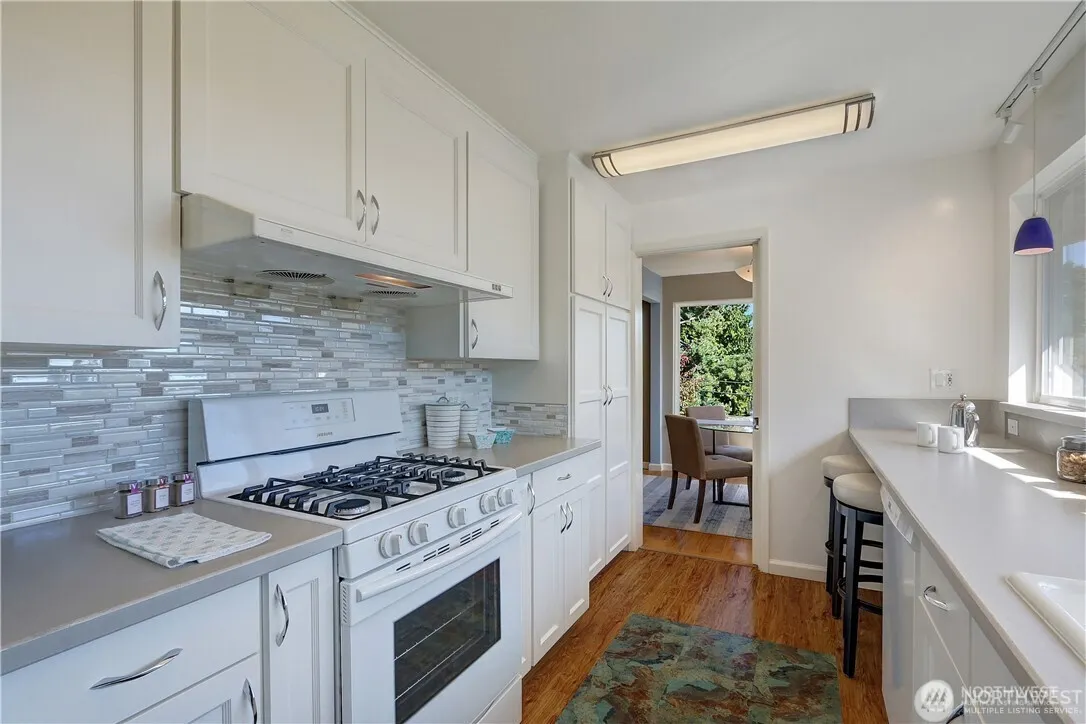 3215 NE 103rd Street , Seattle, WA 98125-7820