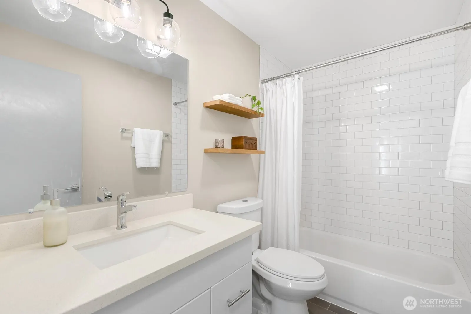 10743 Fremont Avenue N, Seattle, WA 98133