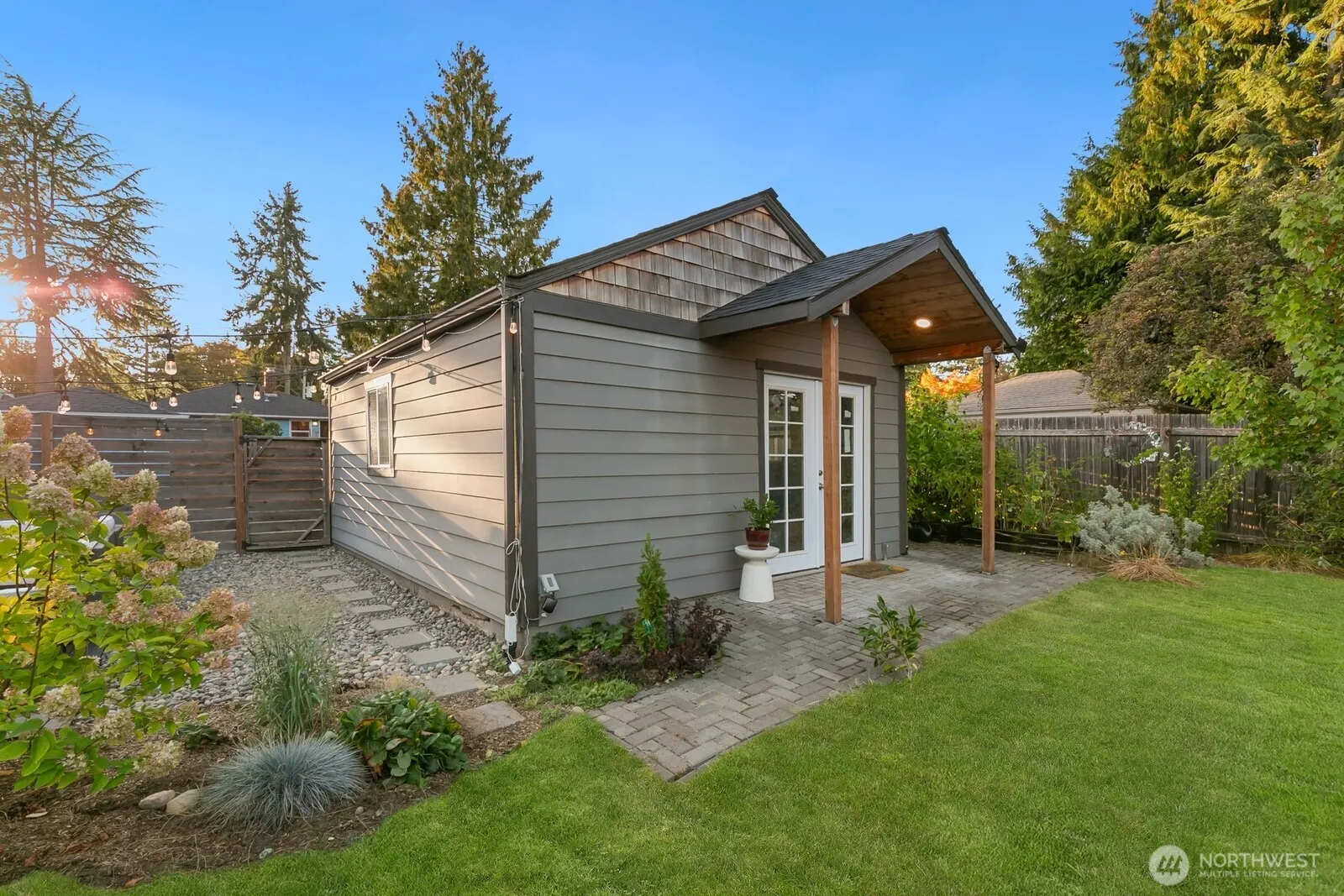 10743 Fremont Avenue N, Seattle, WA 98133