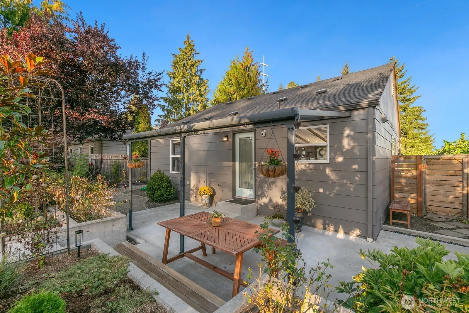 10743 Fremont Avenue N, Seattle, WA 98133