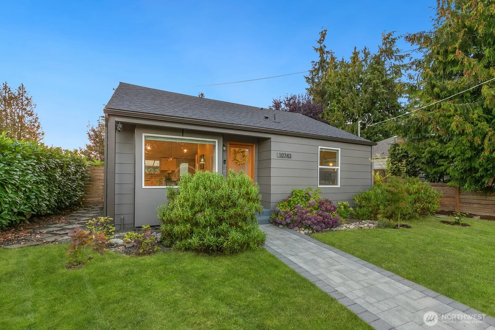 10743 Fremont Avenue N, Seattle, WA 98133