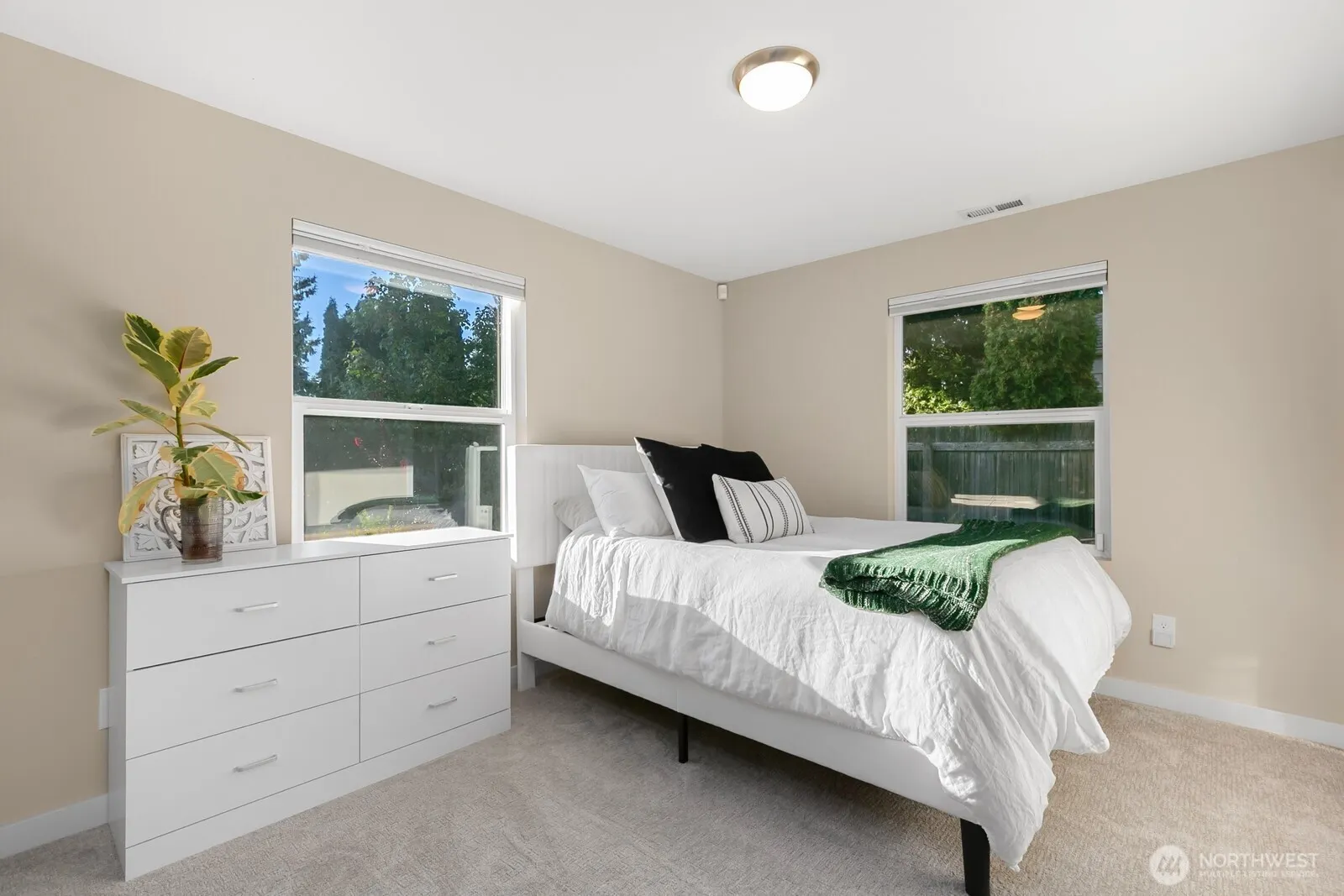 10743 Fremont Avenue N, Seattle, WA 98133