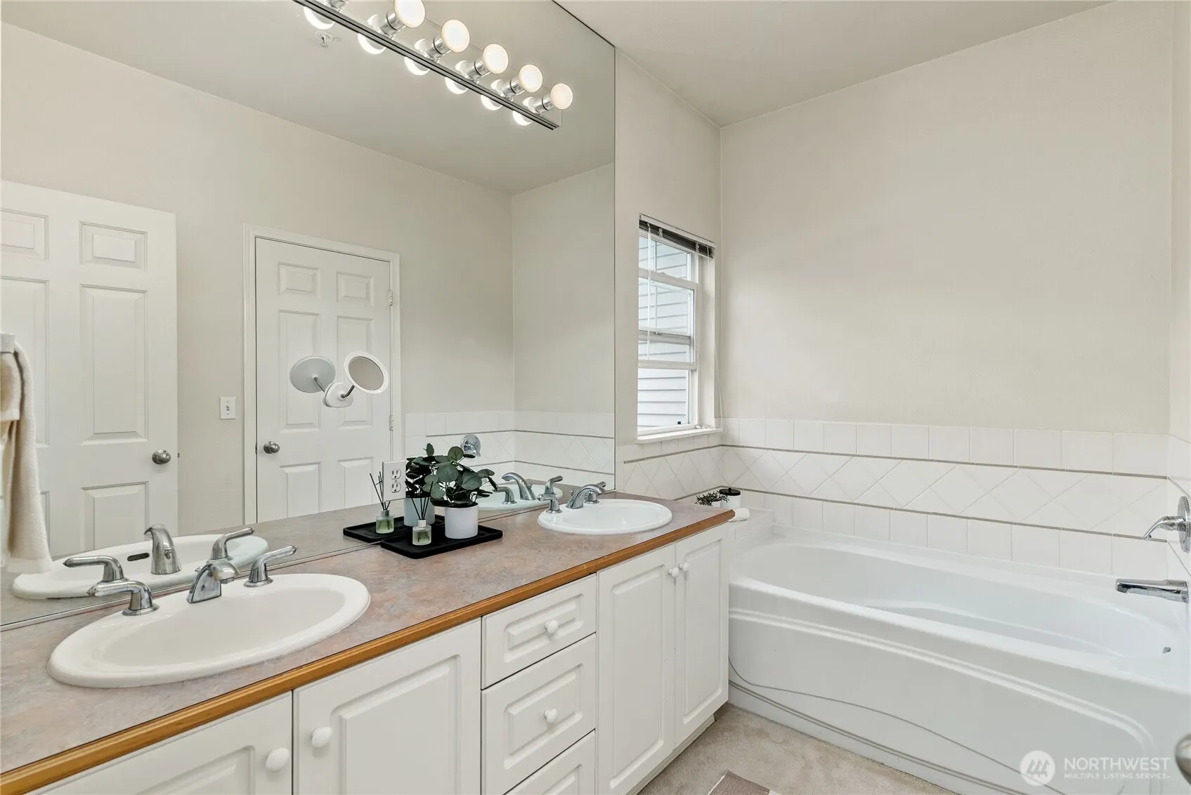 513 S 46th Place , Renton, WA 98055