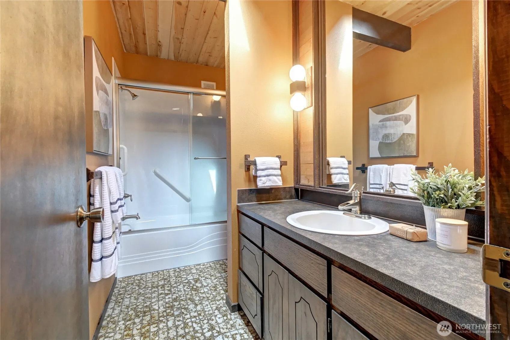 3707 Shelby Road , Lynnwood, WA 98087