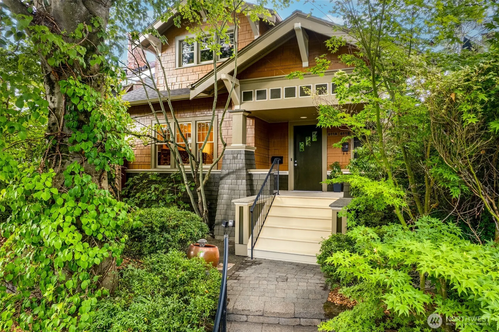 611 20th Avenue E, Seattle, WA 98112