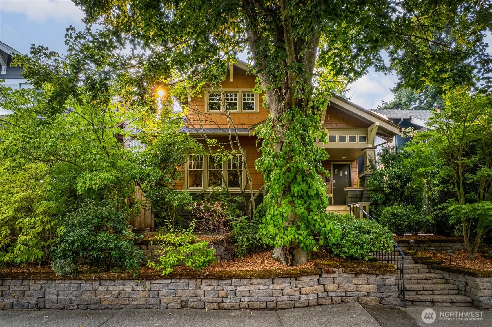 611 20th Avenue E, Seattle, WA 98112