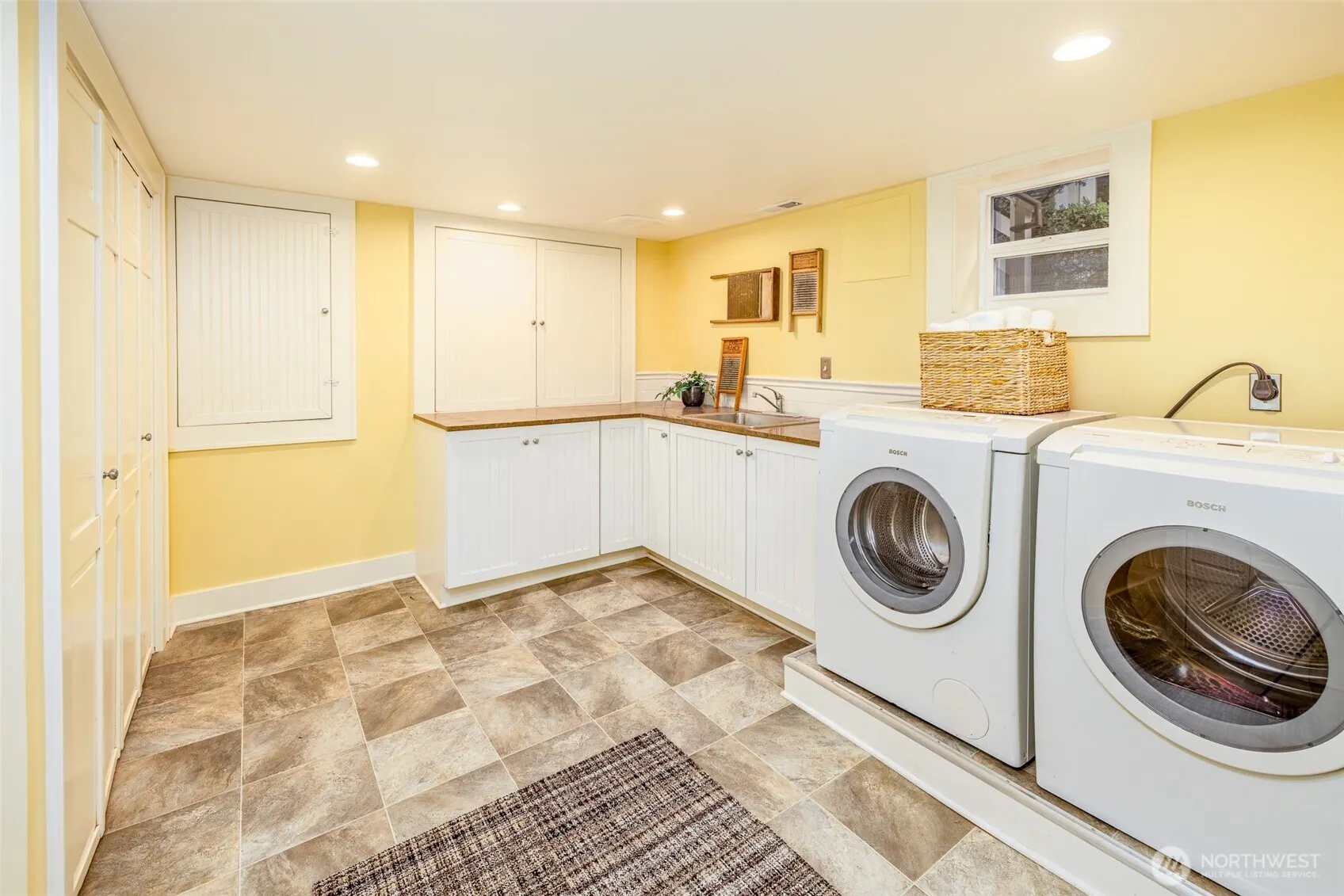 611 20th Avenue E, Seattle, WA 98112