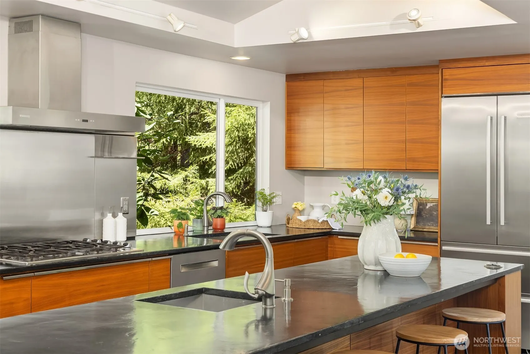 18610 SE 58th Street , Issaquah, WA 98027-8511