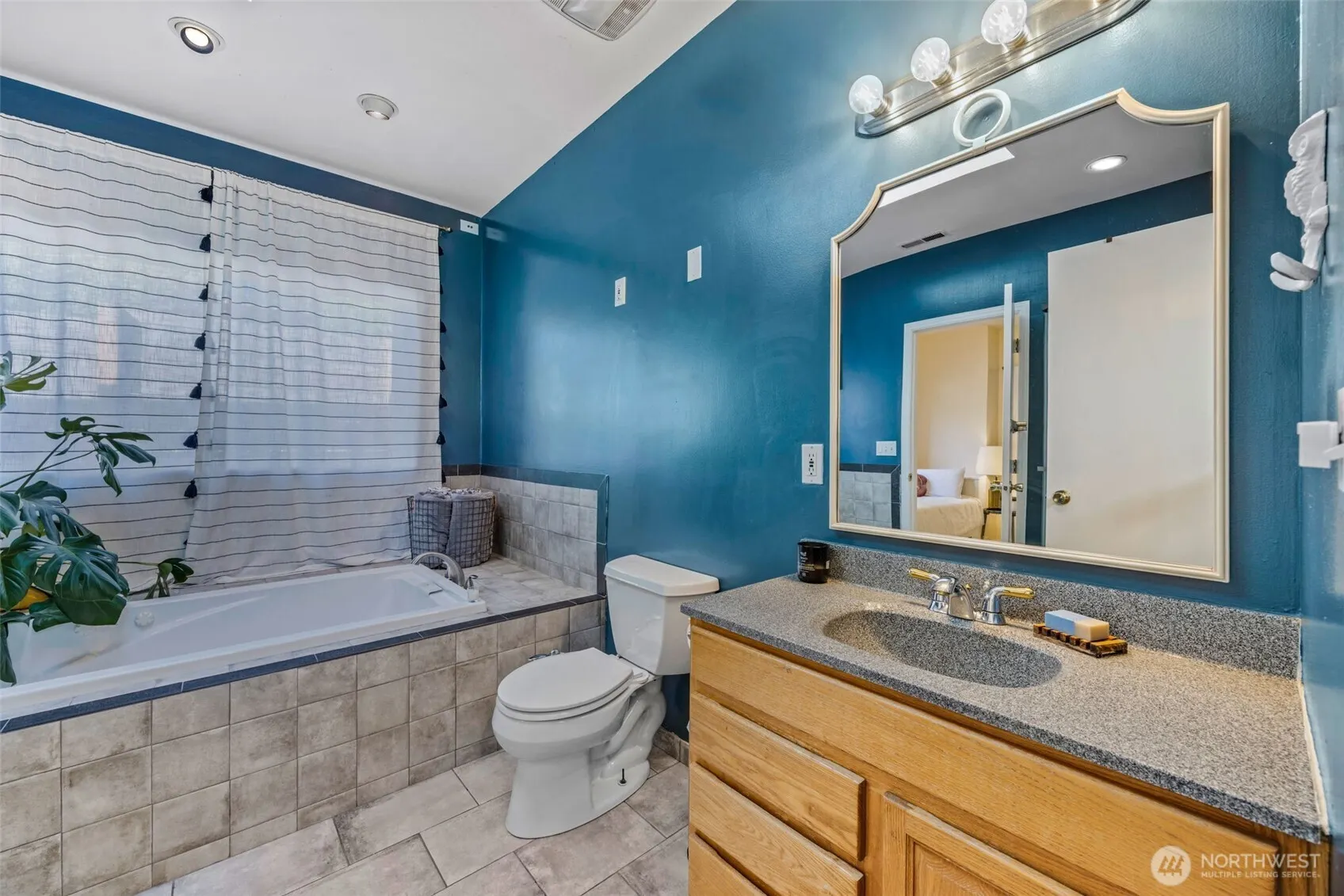 10332 Midvale Avenue N, Seattle, WA 98133