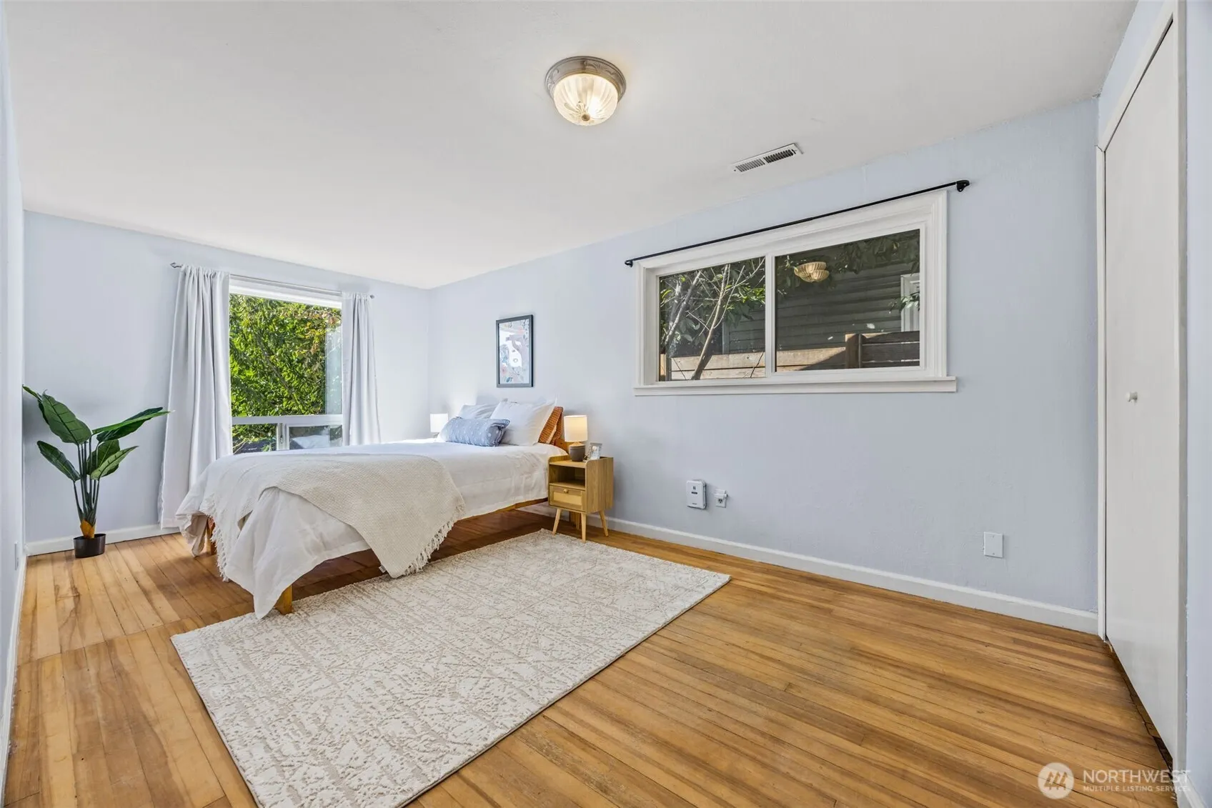 10332 Midvale Avenue N, Seattle, WA 98133