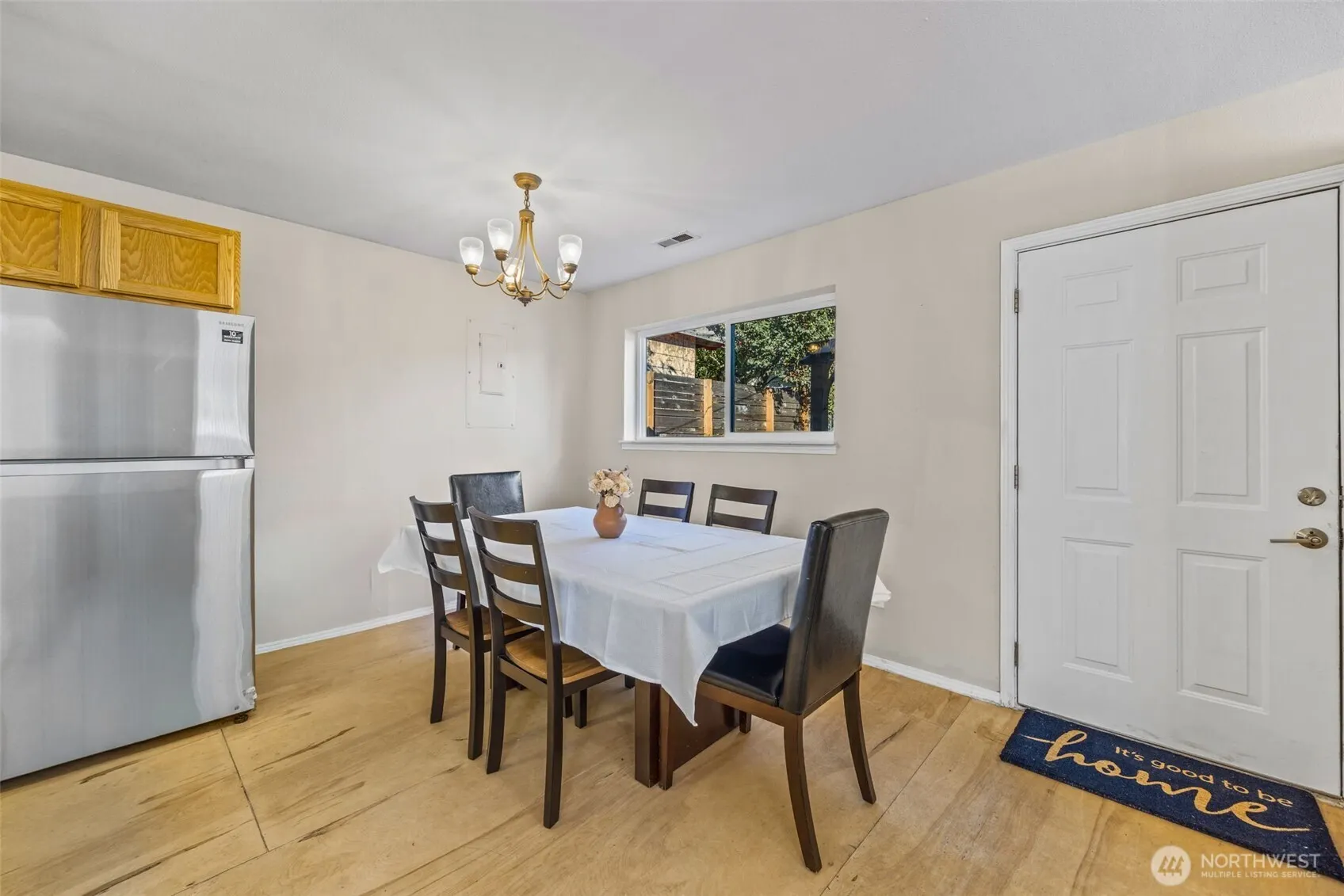10332 Midvale Avenue N, Seattle, WA 98133