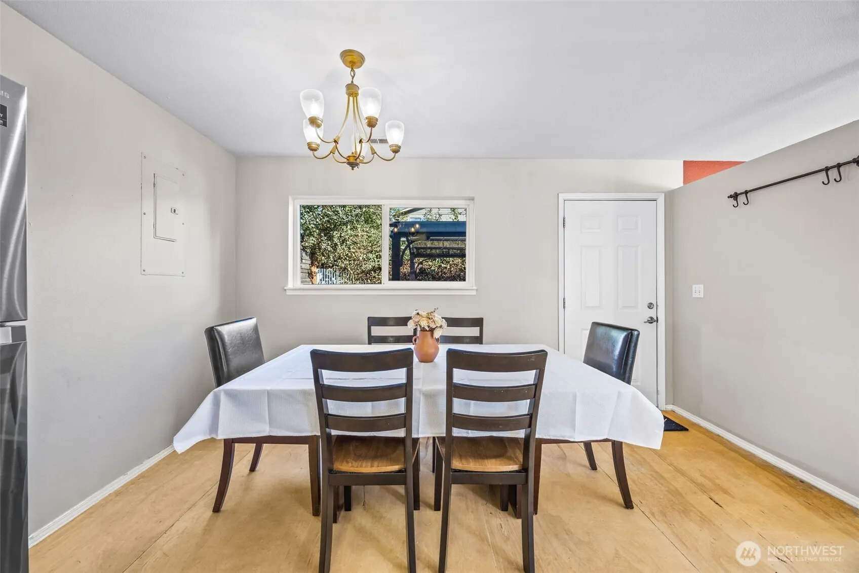 10332 Midvale Avenue N, Seattle, WA 98133