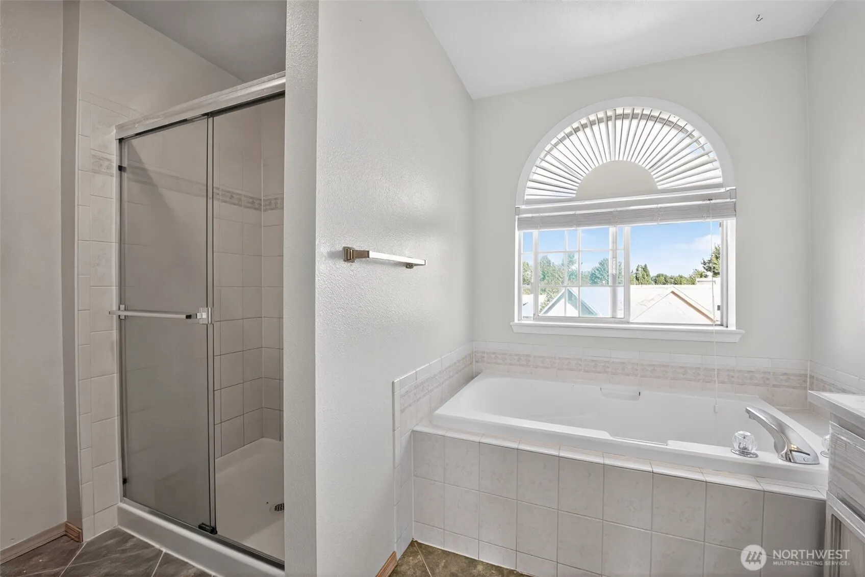 11730 SE 266th Place , Kent, WA 98030