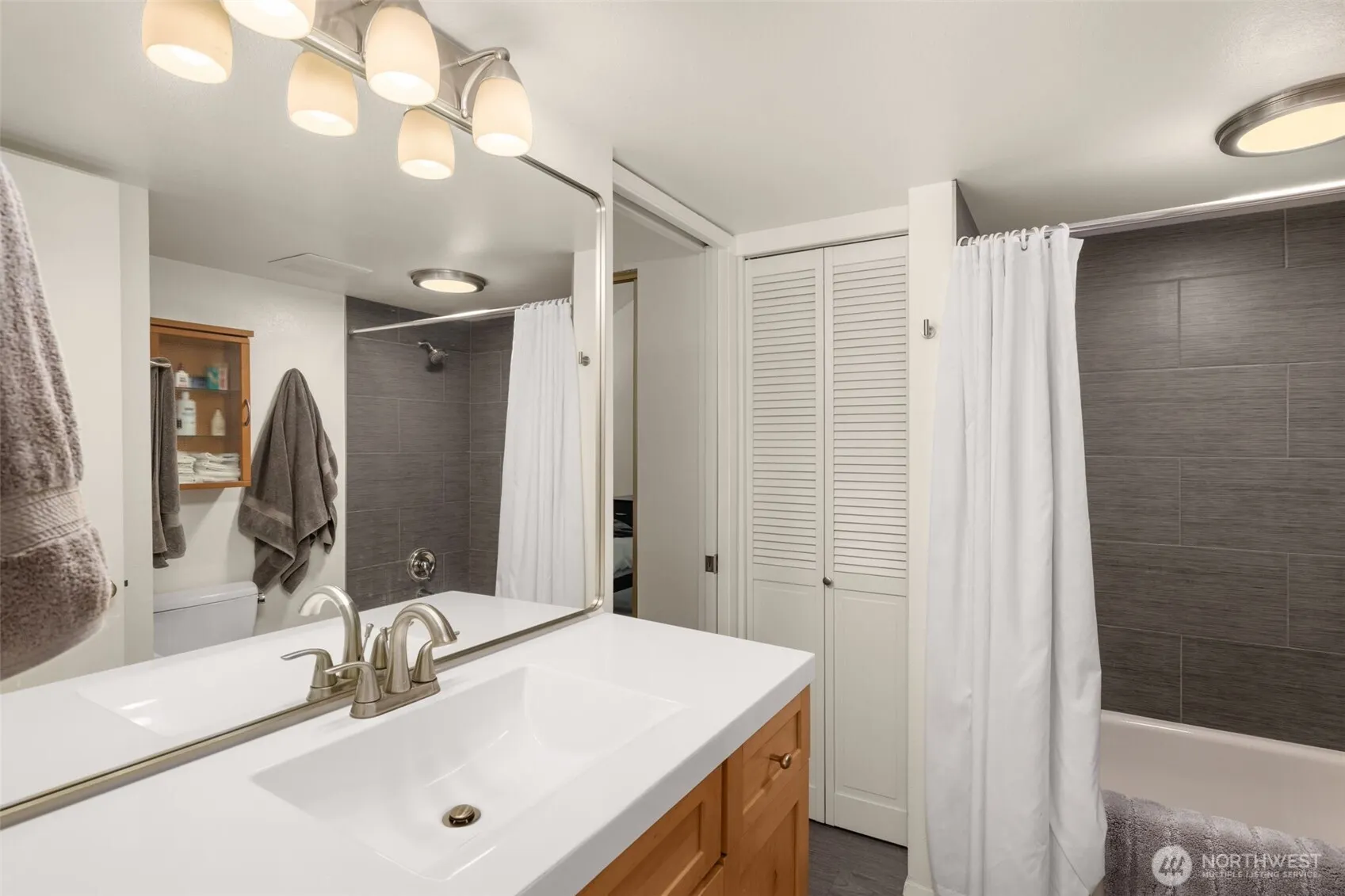 3400 108th Place NE #2, Bellevue, WA 98004