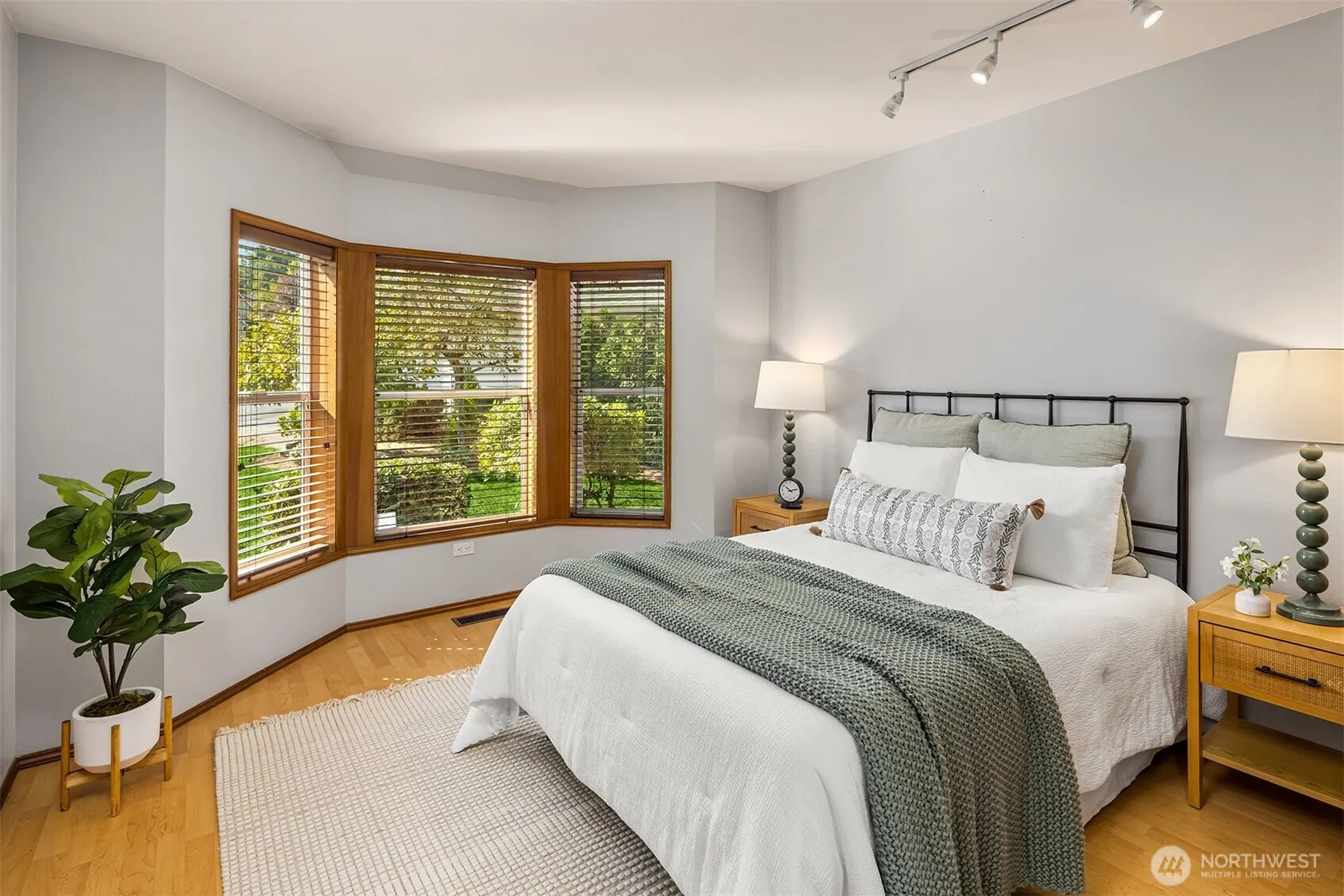 17102 NE 37th Place , Bellevue, WA 98008