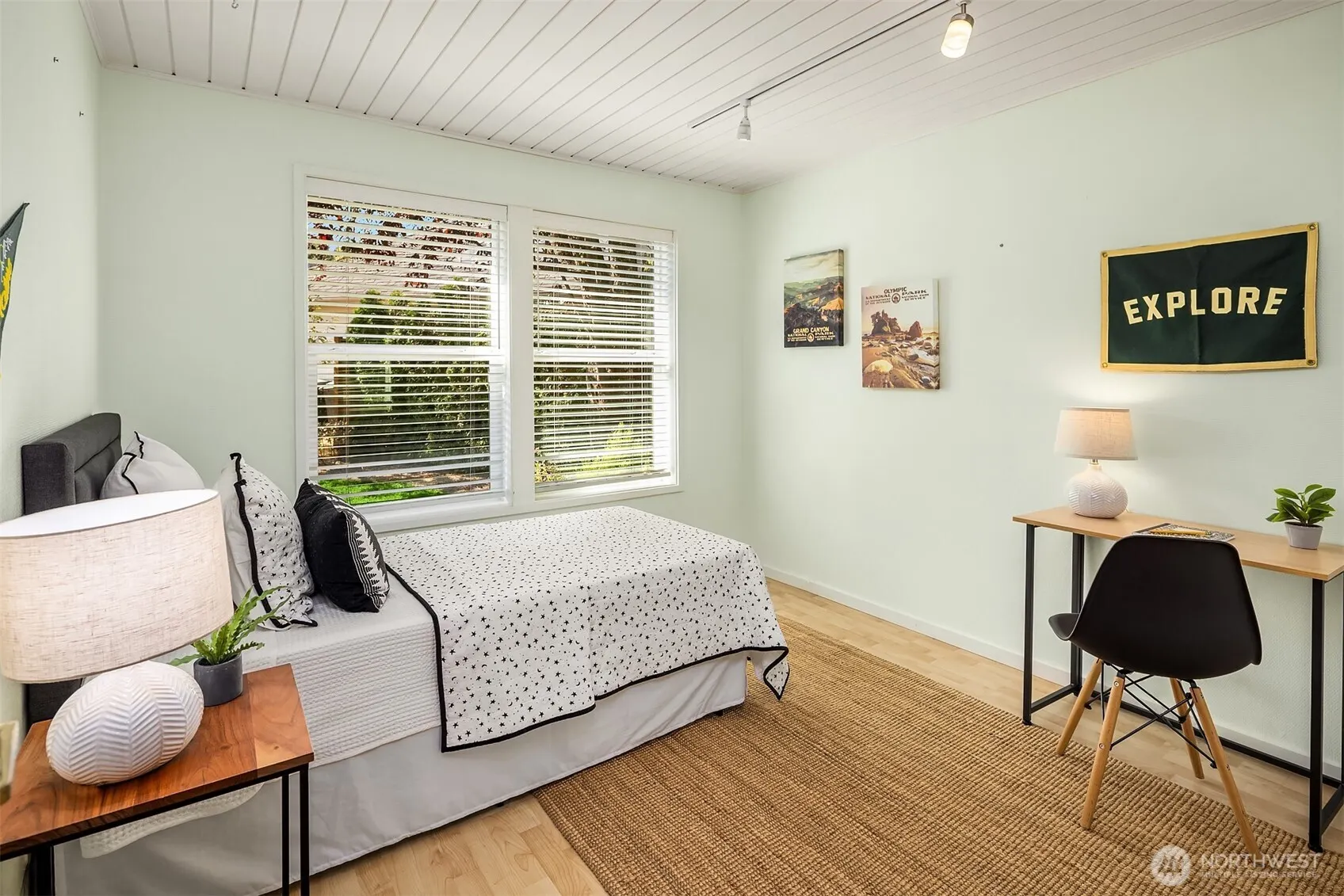 17102 NE 37th Place , Bellevue, WA 98008