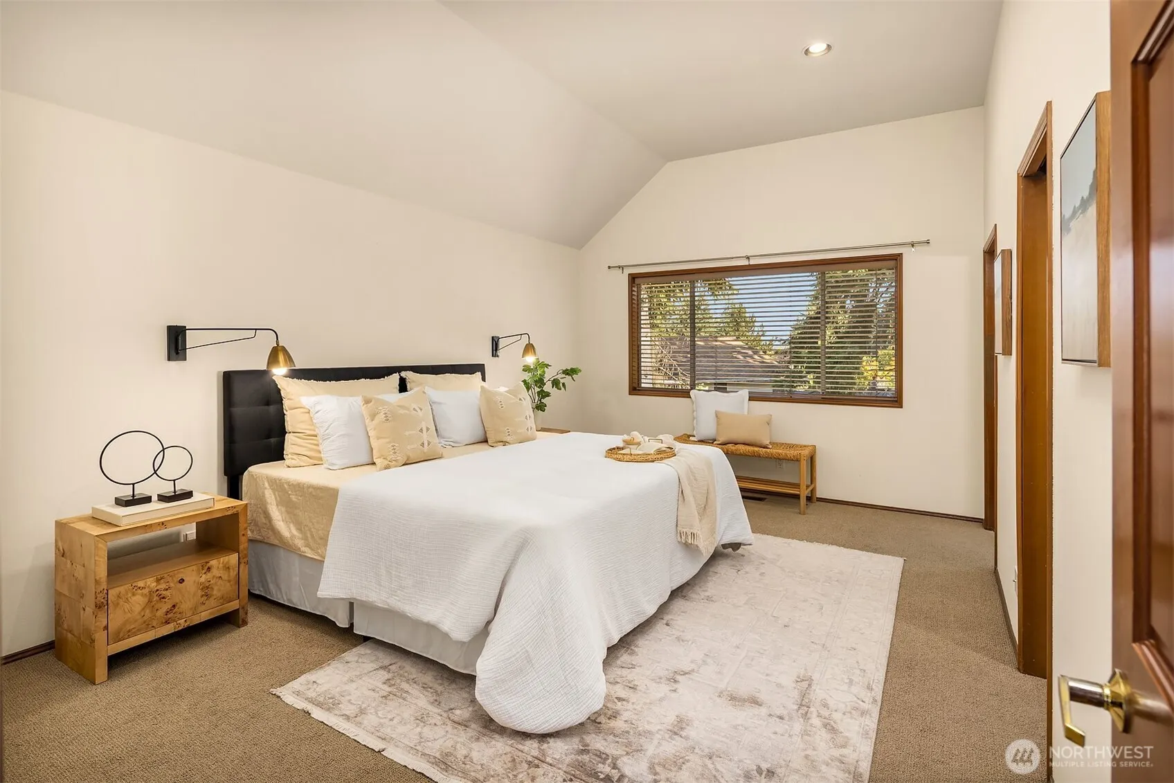 17102 NE 37th Place , Bellevue, WA 98008