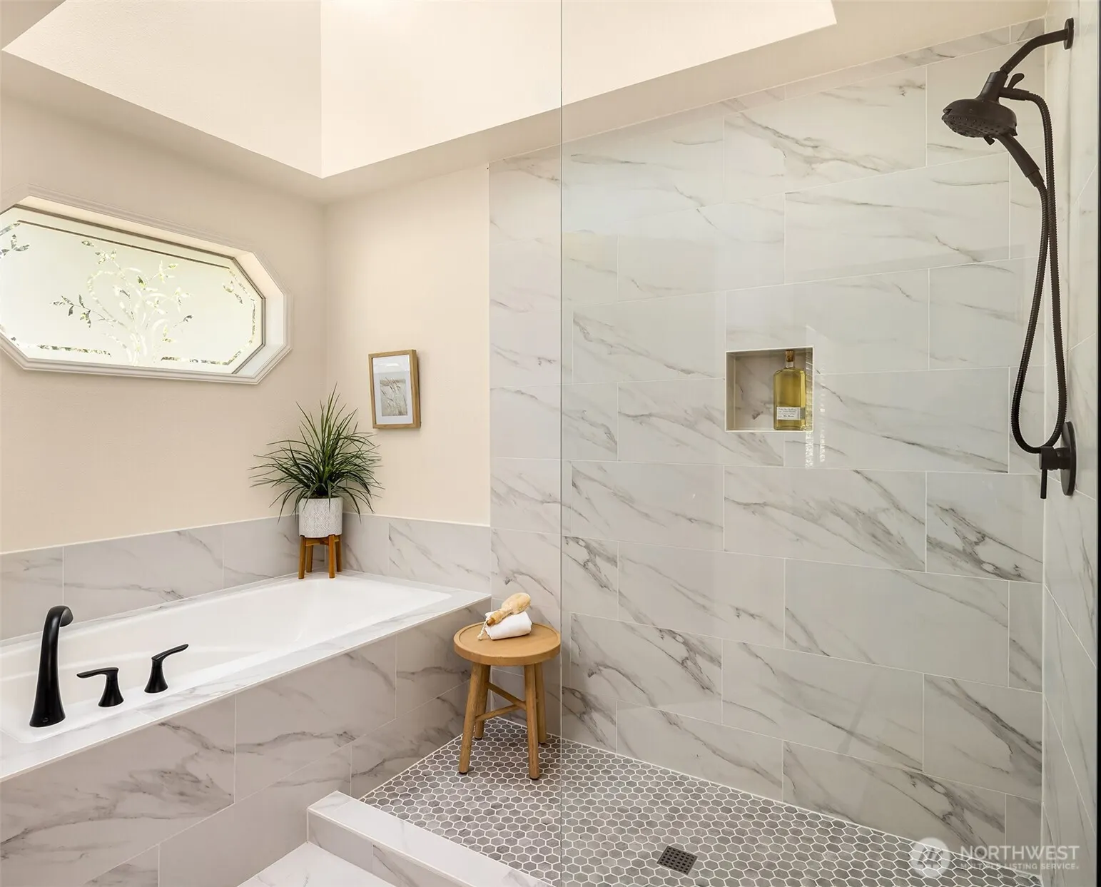 17102 NE 37th Place , Bellevue, WA 98008